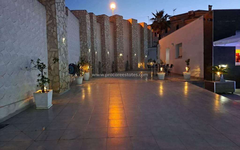 6 bedroom Villa for sale in Ciudad Quesada with pool - € 685,000 (Ref: 8981514)