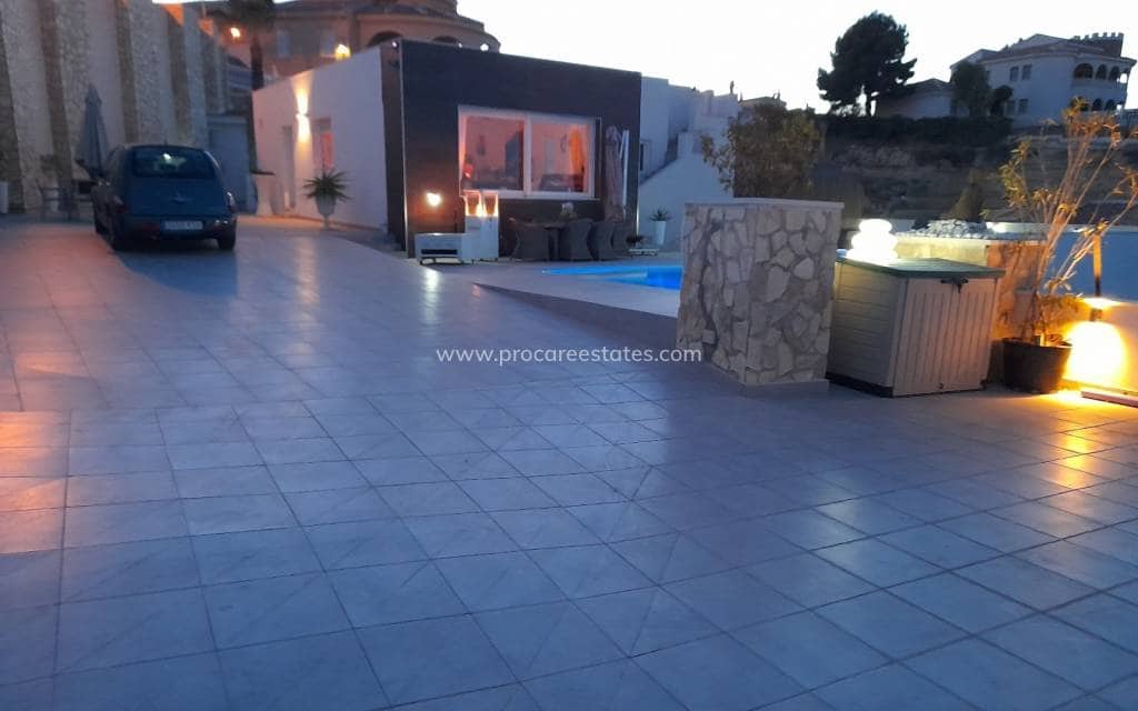 6 bedroom Villa for sale in Ciudad Quesada with pool - € 685,000 (Ref: 8981514)