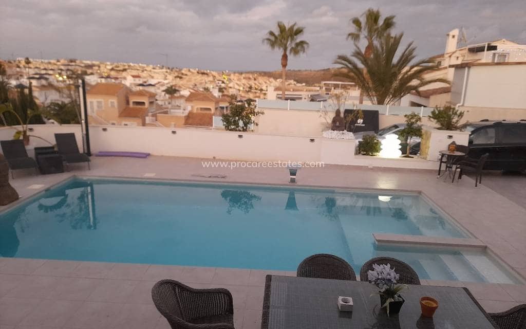 6 bedroom Villa for sale in Ciudad Quesada with pool - € 685,000 (Ref: 8981514)