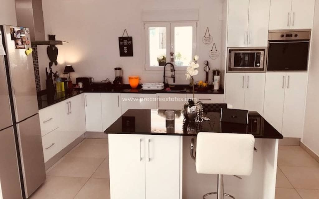 6 bedroom Villa for sale in Ciudad Quesada with pool - € 685,000 (Ref: 8981514)