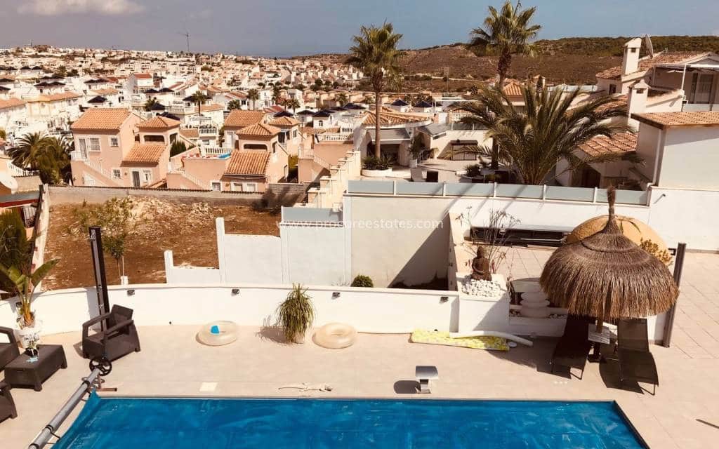 6 bedroom Villa for sale in Ciudad Quesada with pool - € 685,000 (Ref: 8981514)