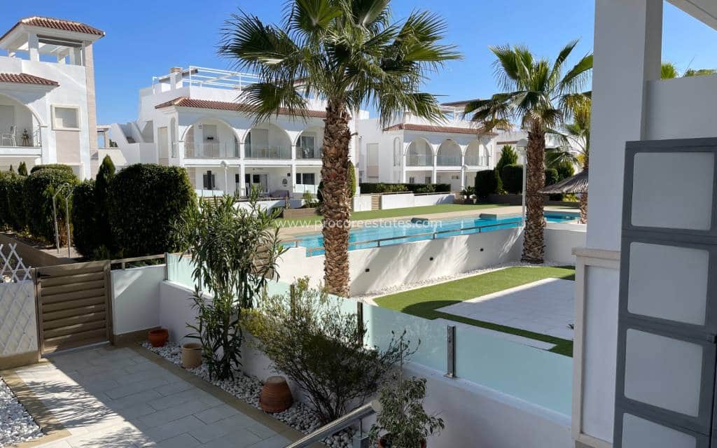 2 soveværelse Lejlighed til salg i Ciudad Quesada med swimmingpool - € 334.000 (Ref: 8981515)