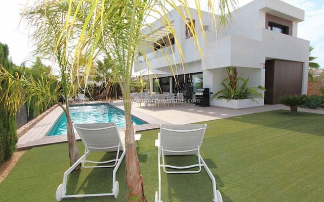 Chalet de 3 habitaciones en Ciudad Quesada, Rojales en venta con piscina - 750.000 € (Ref: 8981516)