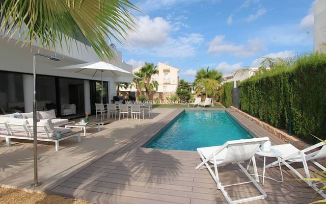 Chalet de 3 habitaciones en Ciudad Quesada, Rojales en venta con piscina - 750.000 € (Ref: 8981516)