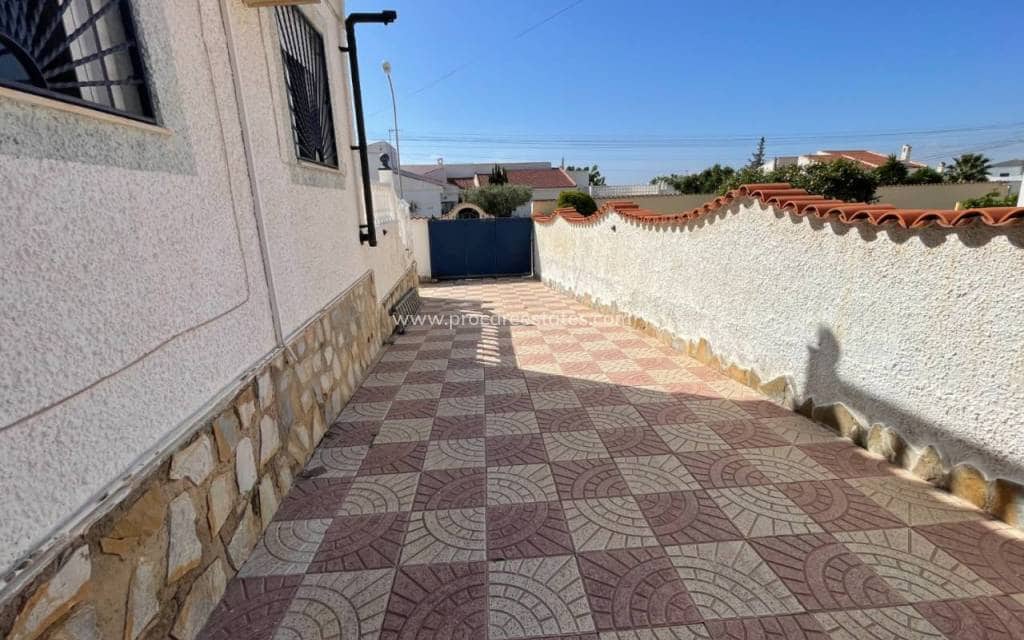 3 bedroom Villa for sale in Ciudad Quesada with pool - € 375,000 (Ref: 8981518)