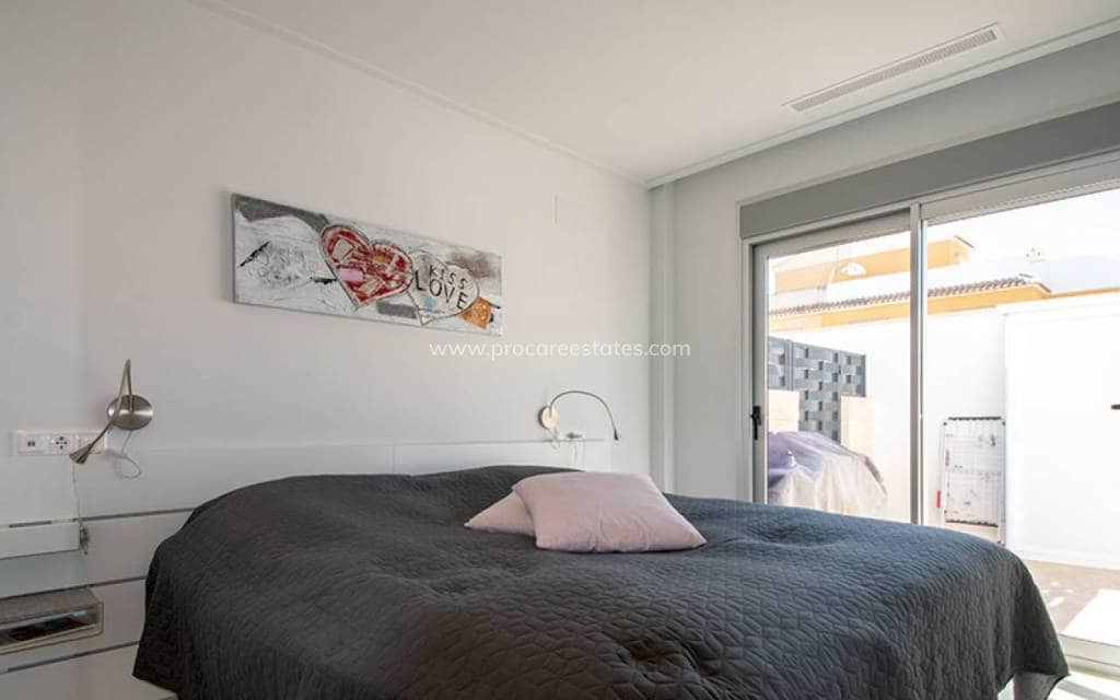 3 bedroom Villa for sale in Ciudad Quesada with pool - € 415,000 (Ref: 8981519)