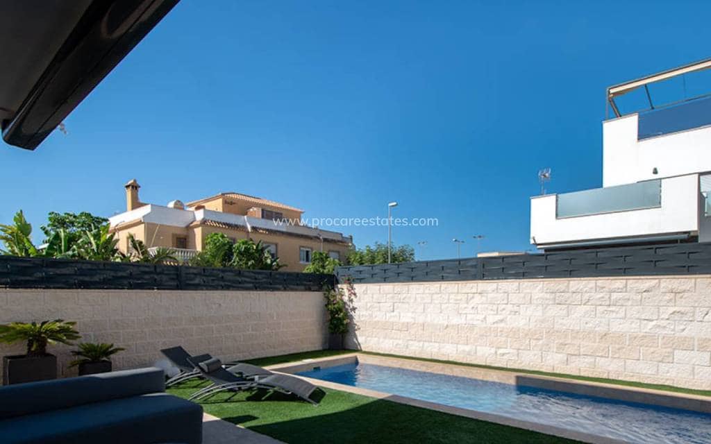 3 bedroom Villa for sale in Ciudad Quesada with pool - € 415,000 (Ref: 8981519)