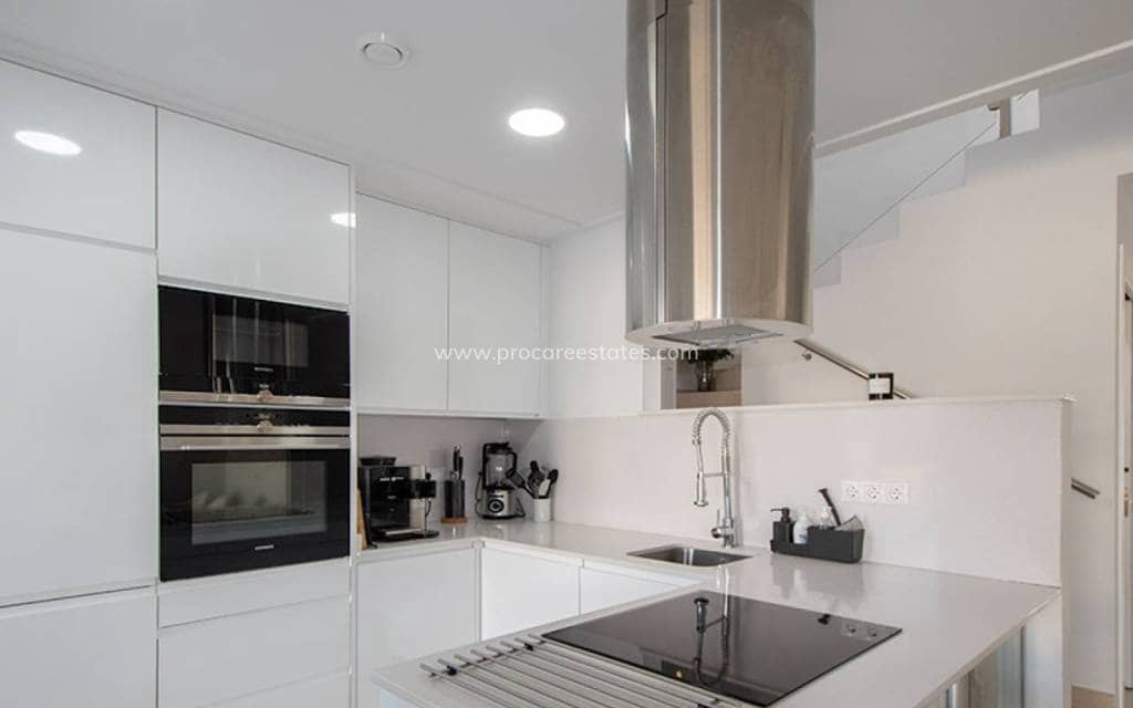 3 bedroom Villa for sale in Ciudad Quesada with pool - € 415,000 (Ref: 8981519)