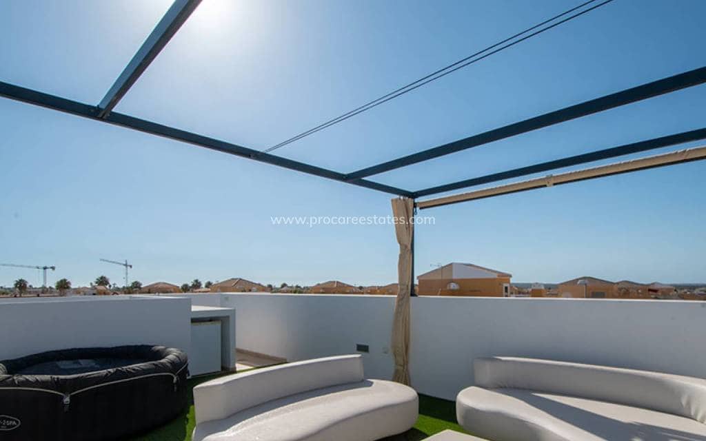 3 bedroom Villa for sale in Ciudad Quesada with pool - € 415,000 (Ref: 8981519)