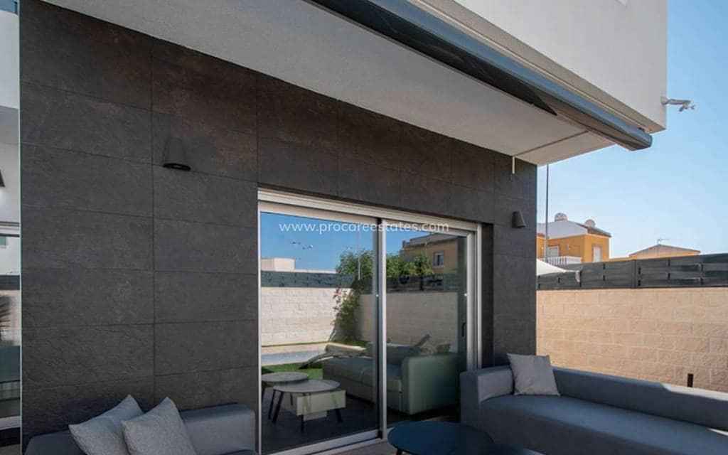 3 bedroom Villa for sale in Ciudad Quesada with pool - € 415,000 (Ref: 8981519)