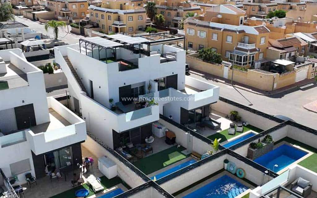 3 bedroom Villa for sale in Ciudad Quesada with pool - € 415,000 (Ref: 8981519)