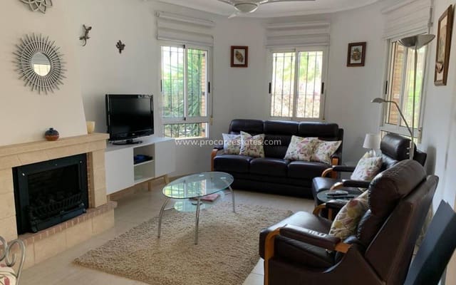 3 soveværelse Villa til salg i El Raso, Guardamar del Segura med swimmingpool - € 269.000 (Ref: 8981520)