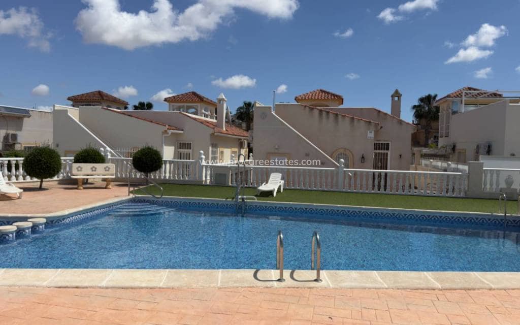 3 soveværelse Villa til salg i Lo Crispin med swimmingpool - € 199.950 (Ref: 8981530)