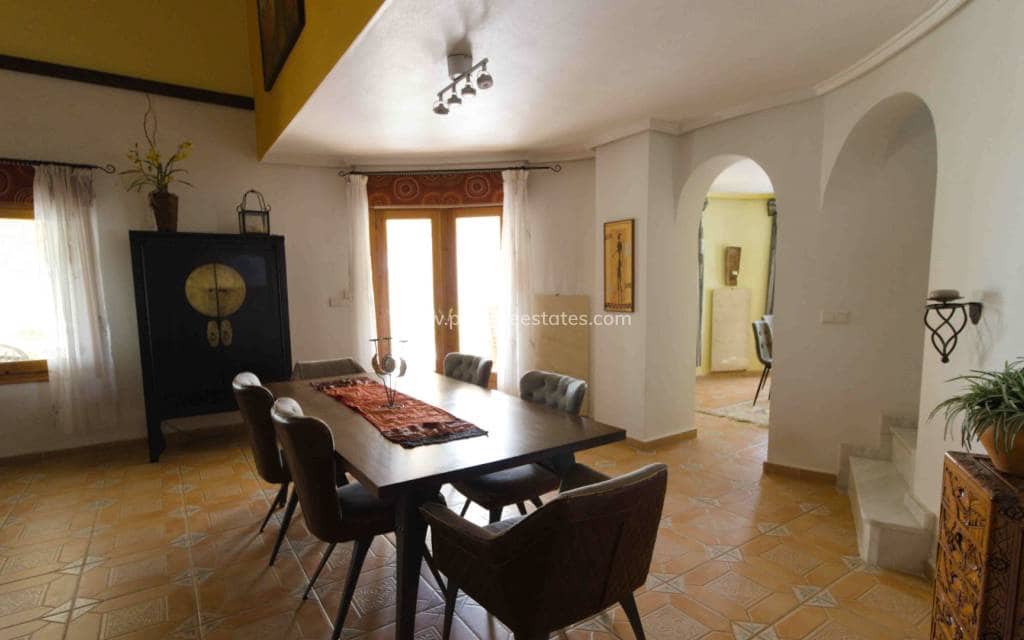 5 bedroom Villa for sale in Ciudad Quesada with pool - € 559,000 (Ref: 8981533)