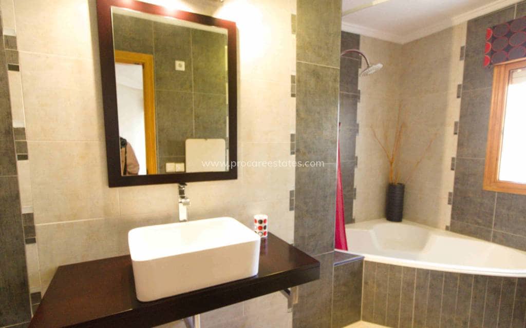 5 bedroom Villa for sale in Ciudad Quesada with pool - € 559,000 (Ref: 8981533)