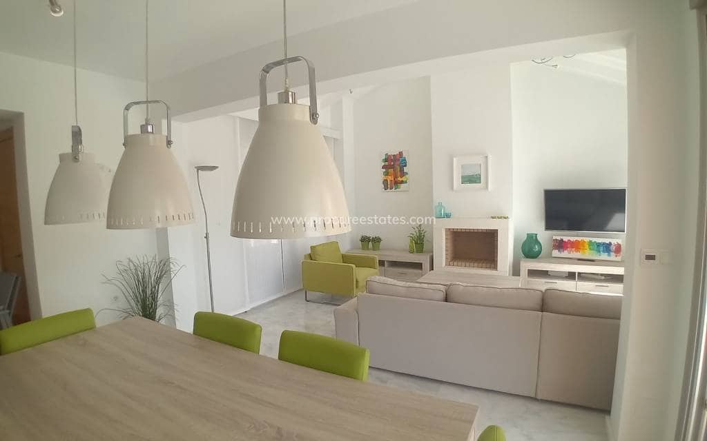 4 bedroom Villa for sale in Algorfa with pool - € 495,000 (Ref: 8981535)