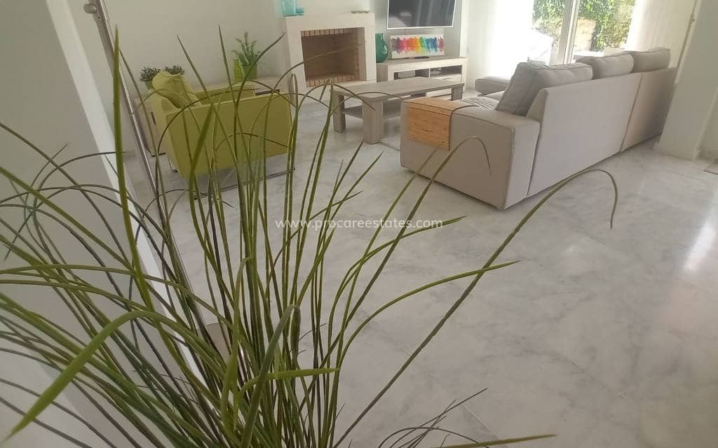 4 bedroom Villa for sale in Algorfa with pool - € 495,000 (Ref: 8981535)