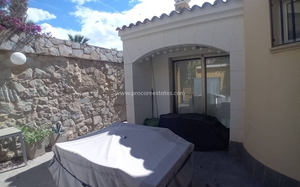 4 bedroom Villa for sale in Algorfa with pool - € 495,000 (Ref: 8981535)