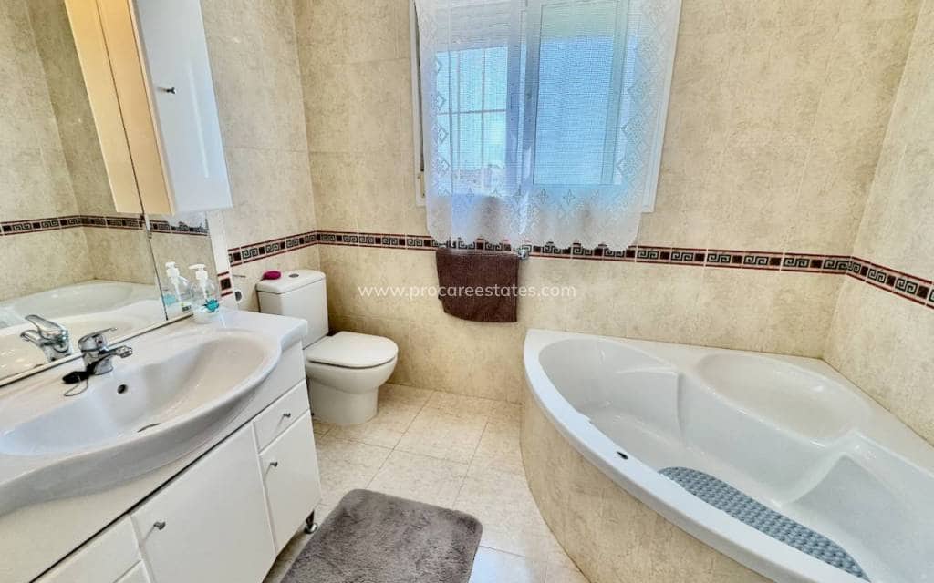 3 soveværelse Villa til salg i Ciudad Quesada med swimmingpool - € 195.000 (Ref: 9041331)