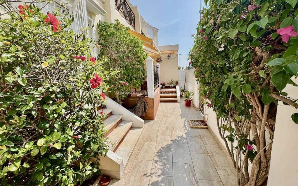 3 soveværelse Villa til salg i Ciudad Quesada med swimmingpool - € 195.000 (Ref: 9041331)