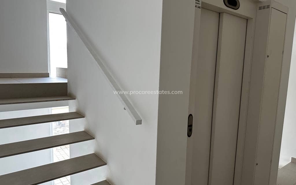 2 slaapkamer Penthouse te koop in Guardamar del Segura met zwembad garage - € 429.000 (Ref: 9193082)