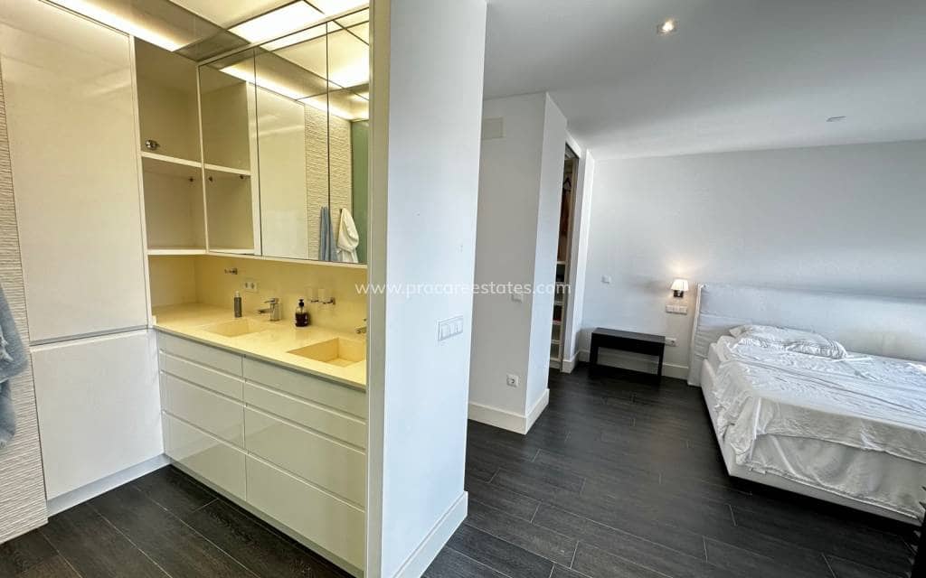 2 slaapkamer Penthouse te koop in Guardamar del Segura met zwembad garage - € 429.000 (Ref: 9193082)