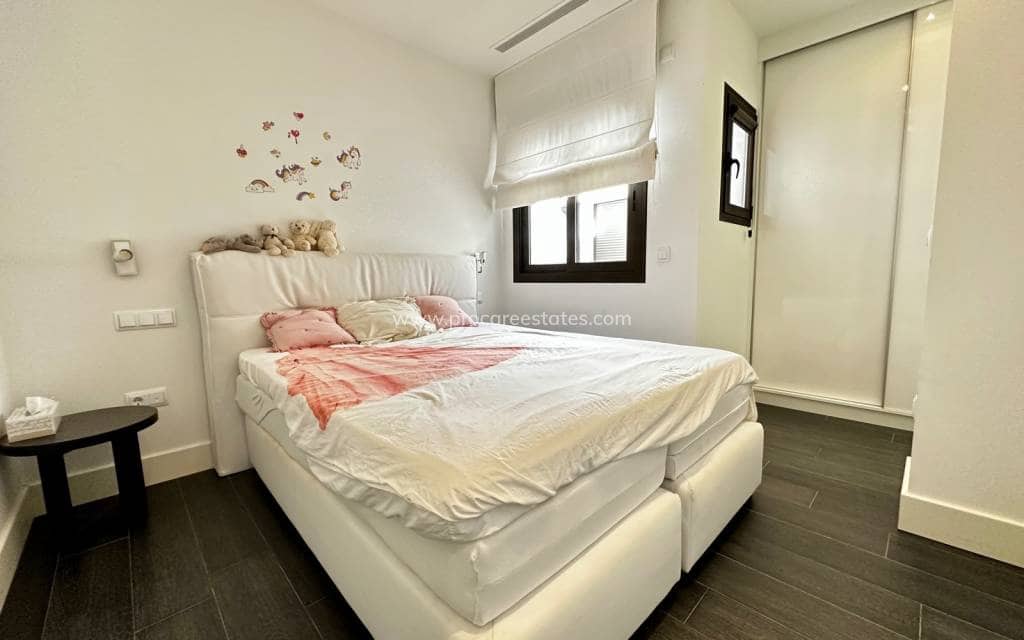 2 slaapkamer Penthouse te koop in Guardamar del Segura met zwembad garage - € 429.000 (Ref: 9193082)