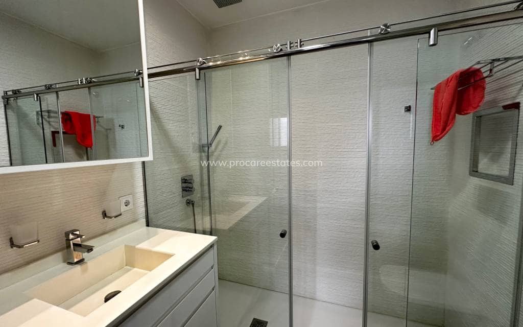 2 slaapkamer Penthouse te koop in Guardamar del Segura met zwembad garage - € 429.000 (Ref: 9193082)