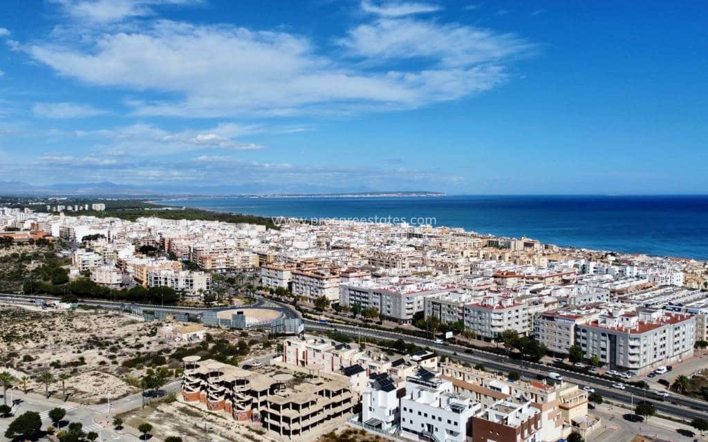 2 slaapkamer Penthouse te koop in Guardamar del Segura met zwembad garage - € 429.000 (Ref: 9193082)