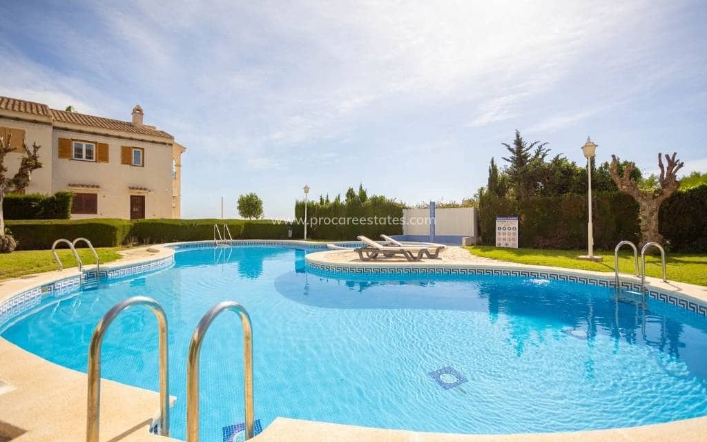 3 makuuhuone Huoneisto myytävänä paikassa Torrevieja mukana uima-altaan - 205 000 € (Ref: 9211060)