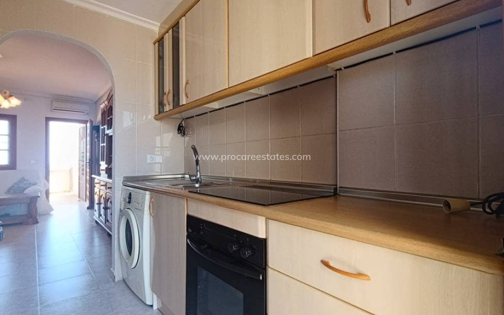 3 makuuhuone Huoneisto myytävänä paikassa Torrevieja mukana uima-altaan - 205 000 € (Ref: 9211060)