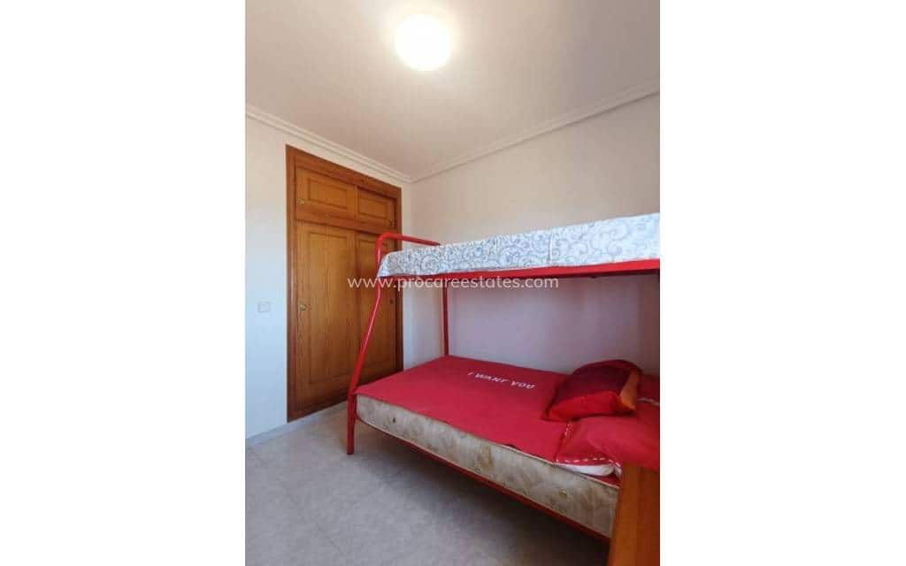 3 makuuhuone Huoneisto myytävänä paikassa Torrevieja mukana uima-altaan - 205 000 € (Ref: 9211060)