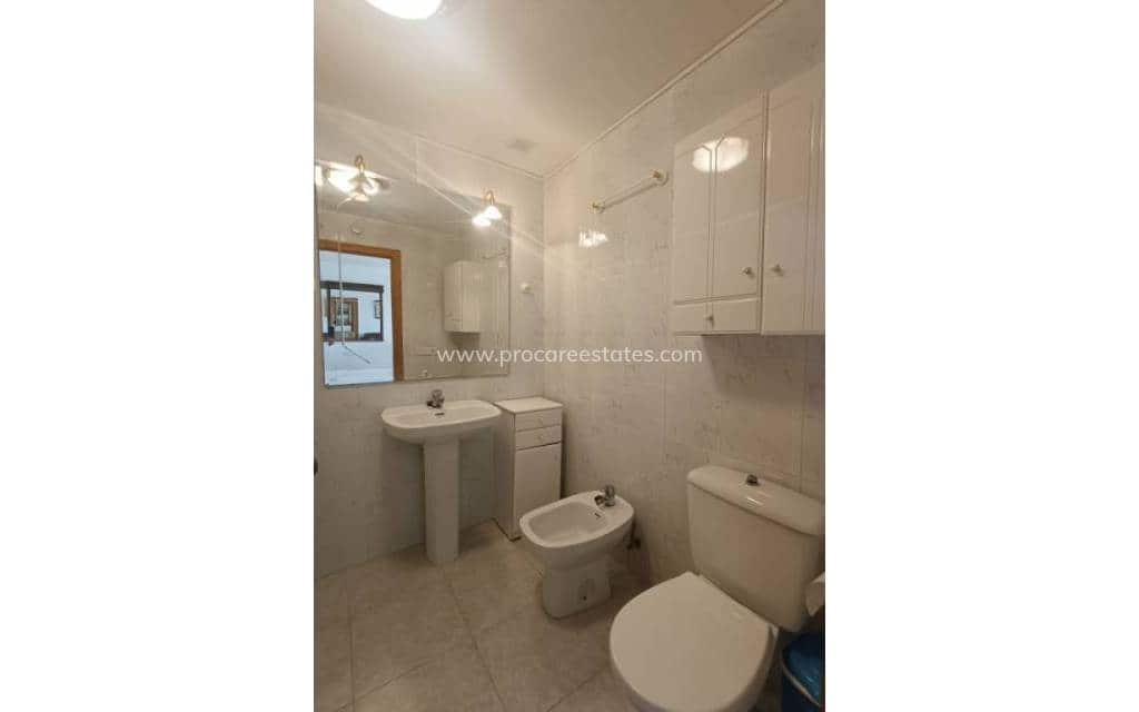 3 makuuhuone Huoneisto myytävänä paikassa Torrevieja mukana uima-altaan - 205 000 € (Ref: 9211060)