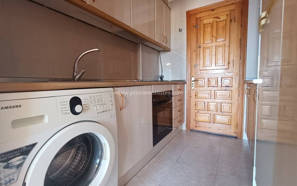 3 makuuhuone Huoneisto myytävänä paikassa Torrevieja mukana uima-altaan - 205 000 € (Ref: 9211060)