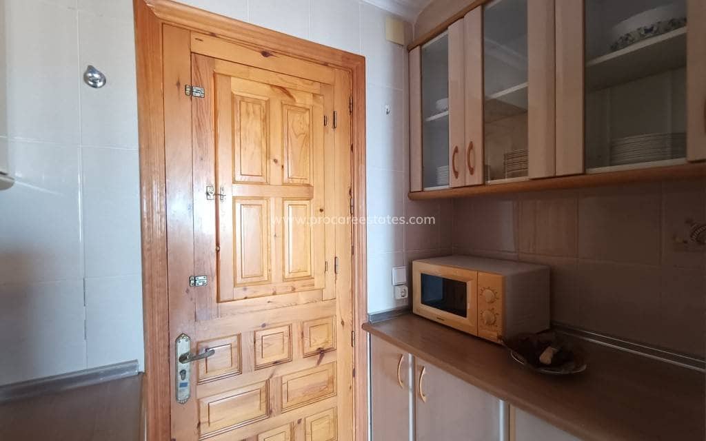 3 makuuhuone Huoneisto myytävänä paikassa Torrevieja mukana uima-altaan - 205 000 € (Ref: 9211060)