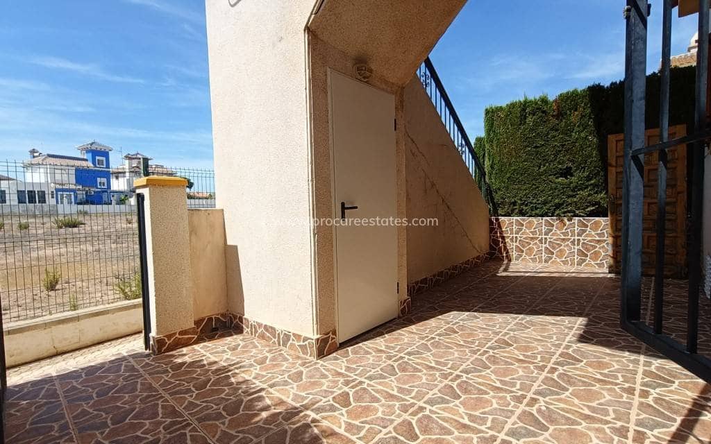 3 makuuhuone Huoneisto myytävänä paikassa Torrevieja mukana uima-altaan - 205 000 € (Ref: 9211060)