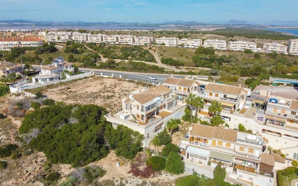 3 makuuhuone Huoneisto myytävänä paikassa Torrevieja mukana uima-altaan - 205 000 € (Ref: 9211060)
