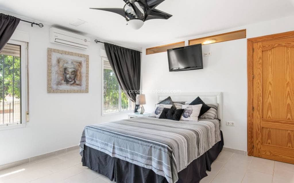 4 soverom Finca/Herregård til salgs i Catral med svømmebasseng - € 565 000 (Ref: 9211083)