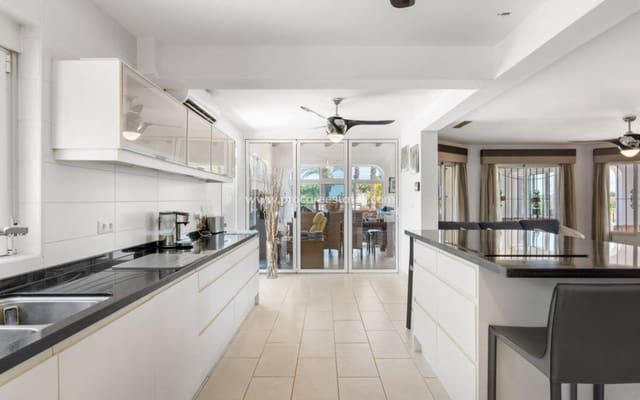 4 soveværelse Finca/Landehus til salg i Catral med swimmingpool - € 565.000 (Ref: 9211083)