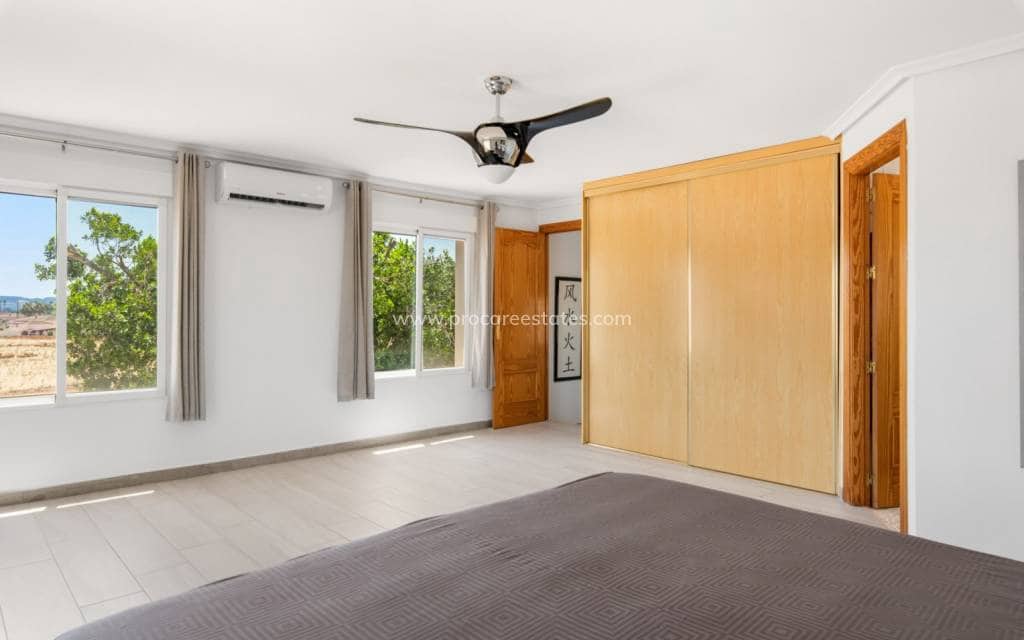 4 soverom Finca/Herregård til salgs i Catral med svømmebasseng - € 565 000 (Ref: 9211083)