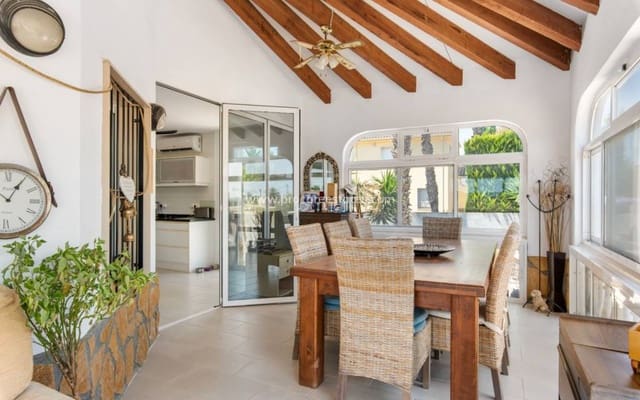 4 soveværelse Finca/Landehus til salg i Catral med swimmingpool - € 565.000 (Ref: 9211083)