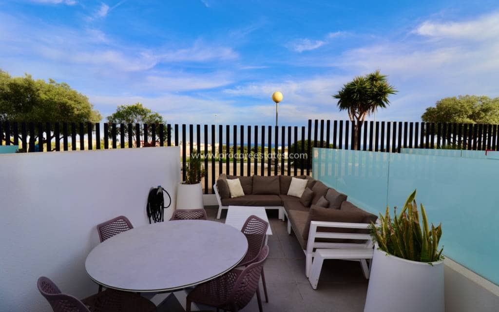 3 sovrum Lägenhet till salu i Guardamar del Segura med pool garage - 375 000 € (Ref: 9356966)