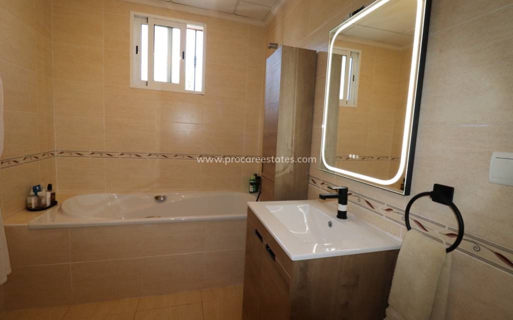 4 chambre Finca/Maison de Campagne à vendre à Catral avec piscine garage - 459 000 € (Ref: 9360905)