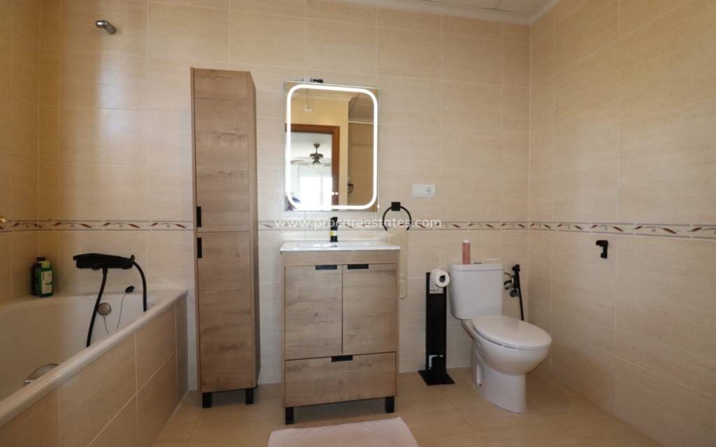 4 chambre Finca/Maison de Campagne à vendre à Catral avec piscine garage - 459 000 € (Ref: 9360905)