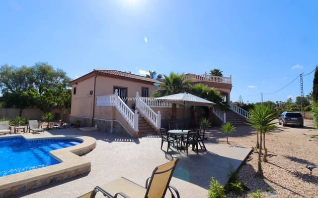 4 soveværelse Finca/Landehus til salg i Catral med swimmingpool garage - € 459.000 (Ref: 9360905)