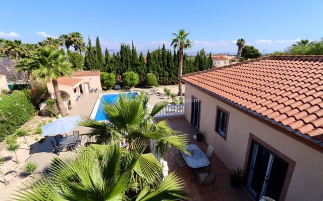 4 soveværelse Finca/Landehus til salg i Catral med swimmingpool garage - € 459.000 (Ref: 9360905)