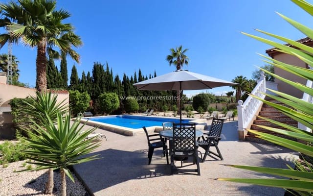 4 soveværelse Finca/Landehus til salg i Catral med swimmingpool garage - € 459.000 (Ref: 9360905)