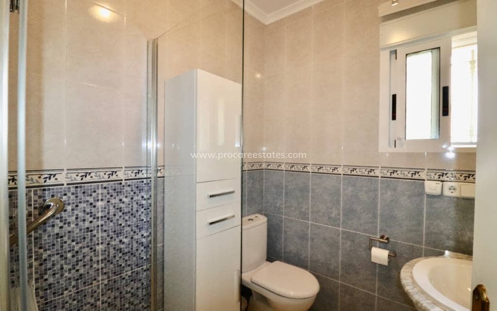 Chalet de 2 habitaciones en El Raso en venta con piscina - 215.000 € (Ref: 9449762)