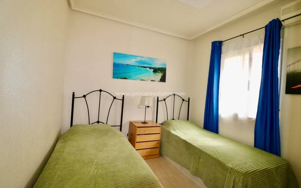 Chalet de 2 habitaciones en El Raso en venta con piscina - 215.000 € (Ref: 9449762)