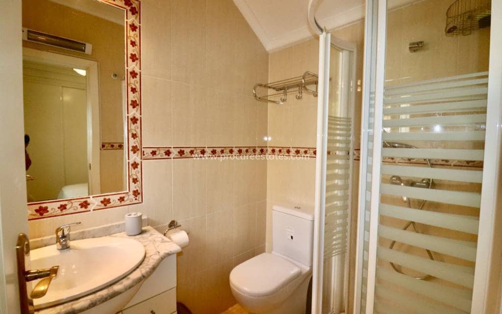 Chalet de 2 habitaciones en El Raso en venta con piscina - 215.000 € (Ref: 9449762)